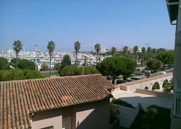 Terrasse Magnifique Vue Et Yachts